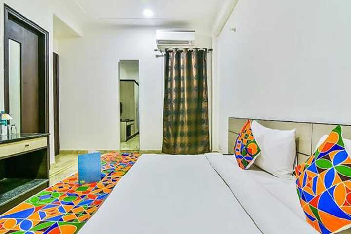 Room 9 of 20