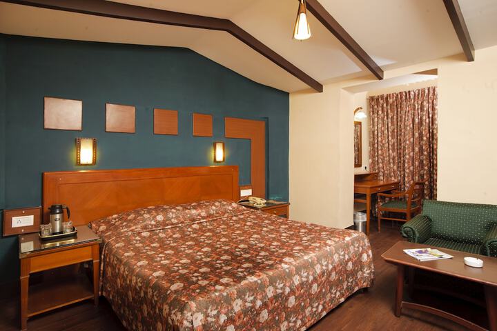 Room 13 of 28