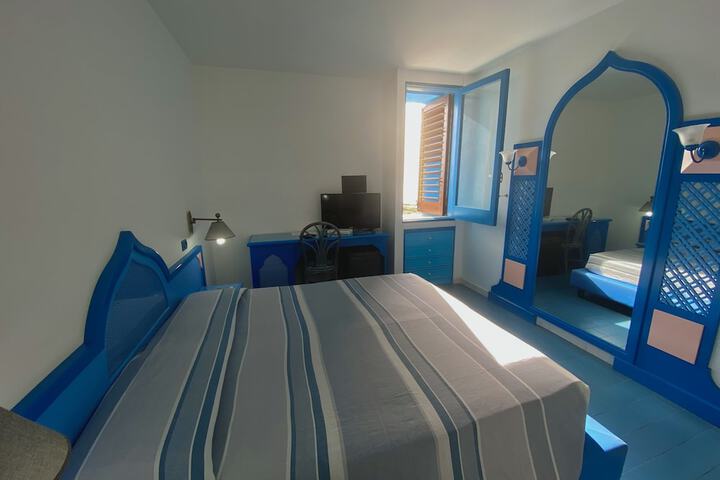 Room 10 of 26