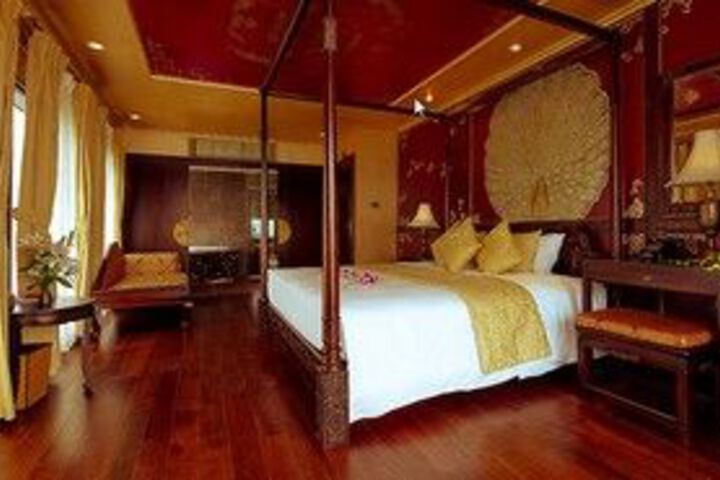 Room 17 of 33