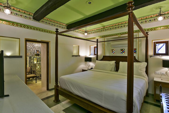Room 9 of 80