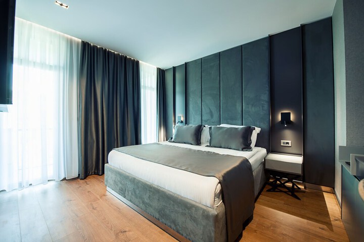 Room 11 of 38