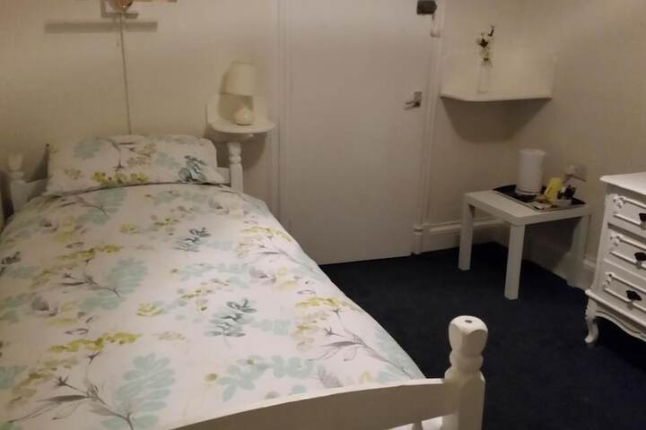 Room 14 of 33