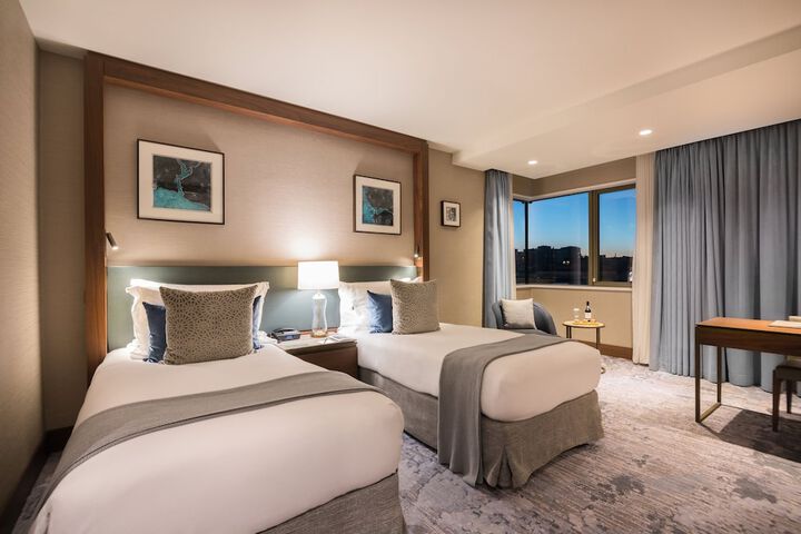 Room 55 of 211
