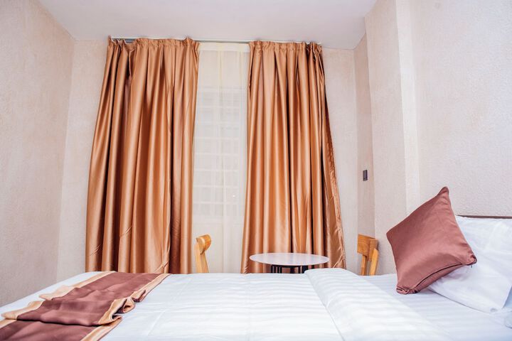 Room 10 of 40
