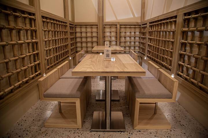 Dining 32 of 67