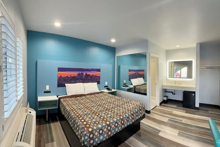 Photo of La Casa Motel Burbank Airport - LA