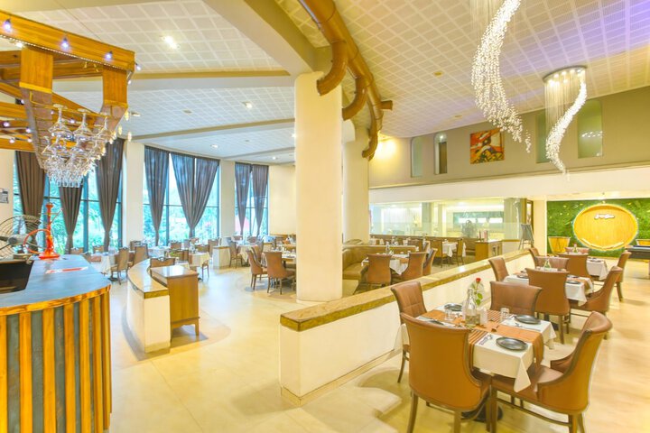 Dining 63 of 83