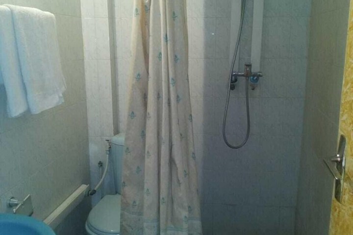Room 10 of 13