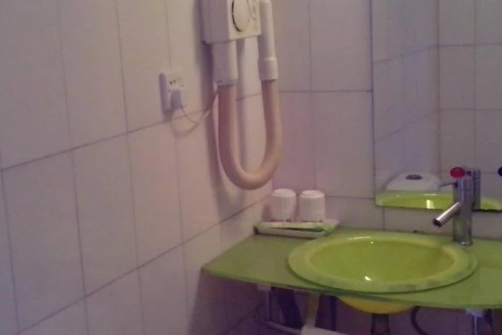 Room 13 of 26