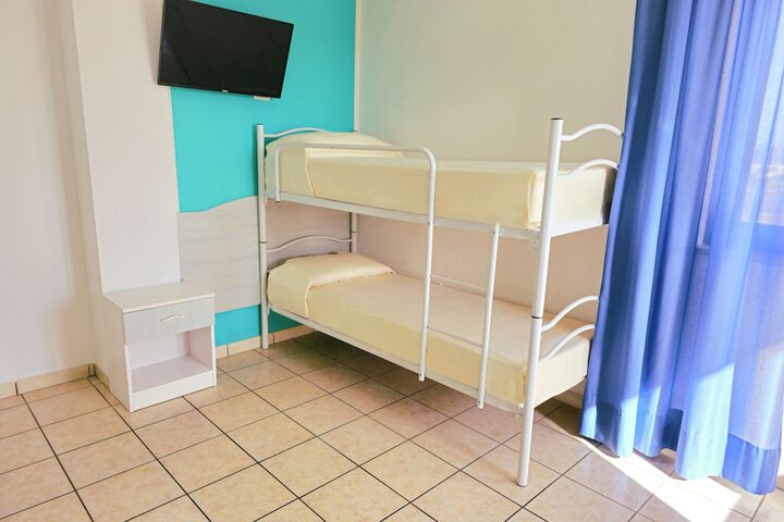 Room 27 of 66