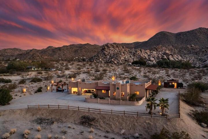 Casa Milla by Fieldtrip 5-Acre Custom Estate with Spa Boulder Views in Joshua Tree, CA