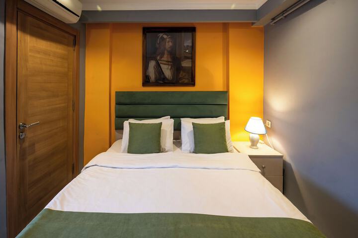 Room 27 of 158