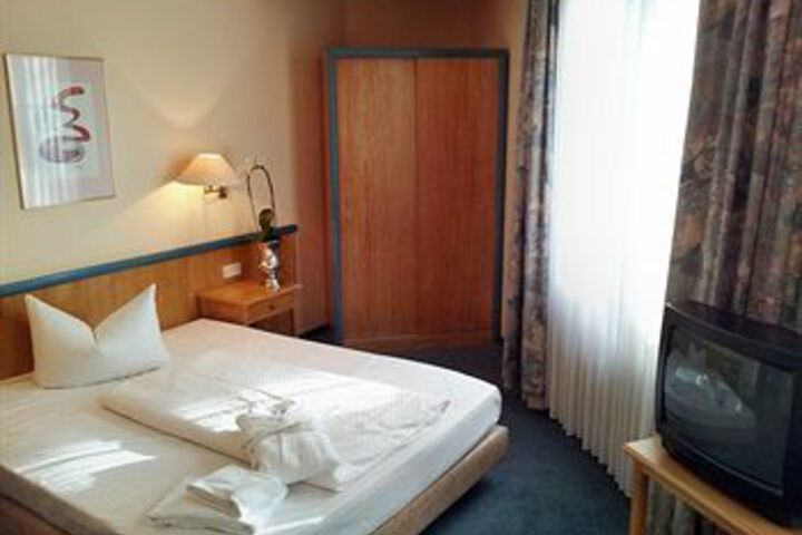 Room 6 of 21