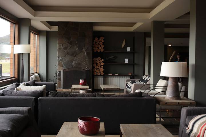 Lounge 153 of 187