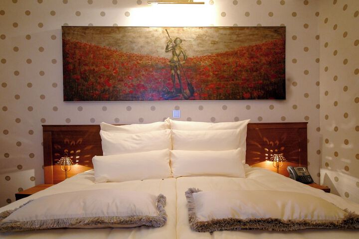 Room 25 of 66
