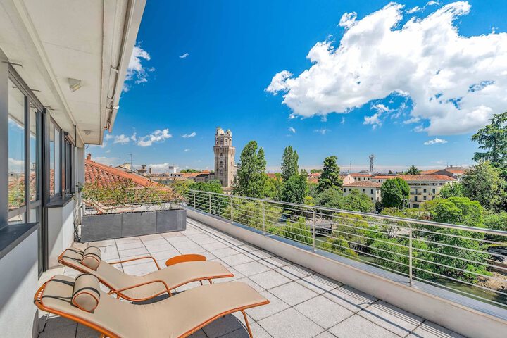 Terrace/Patio 42 of 44