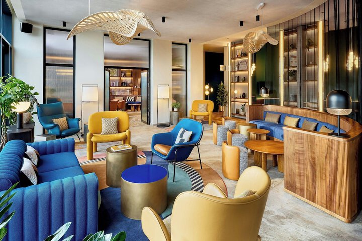 Lobby lounge