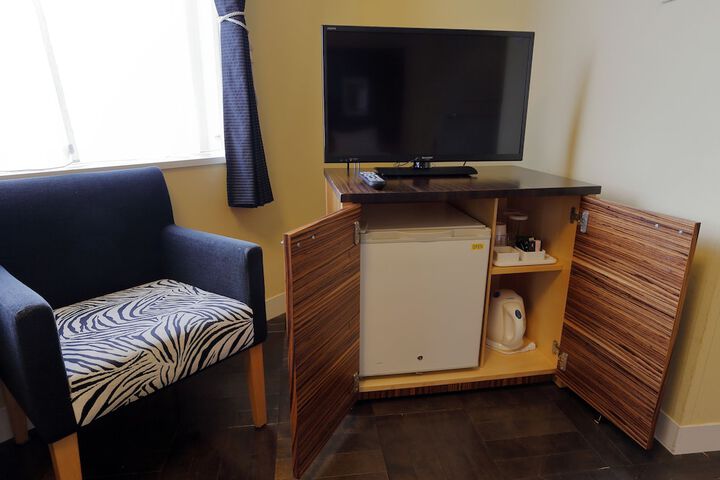 Room 13 of 40