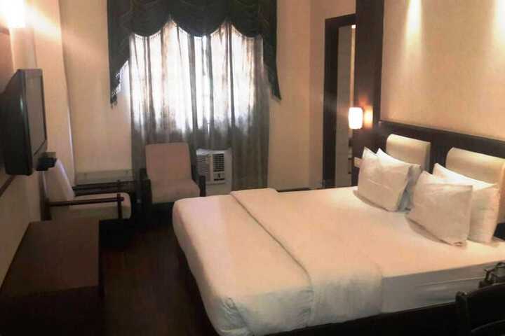 Room 8 of 25