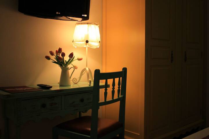 Room 10 of 77