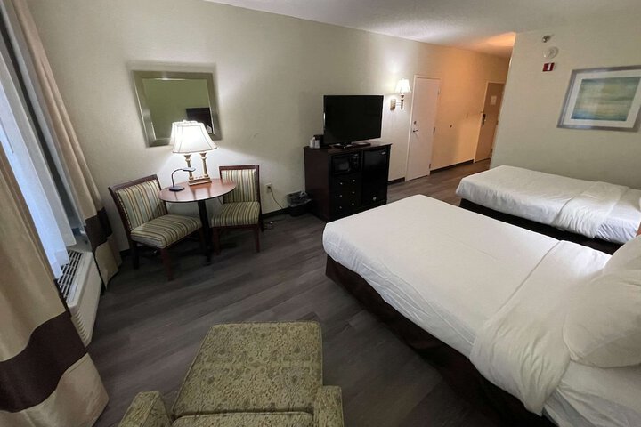 1 Queen Bed Accessible (22 of 46)