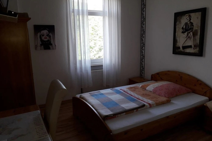 Room 2 of 16