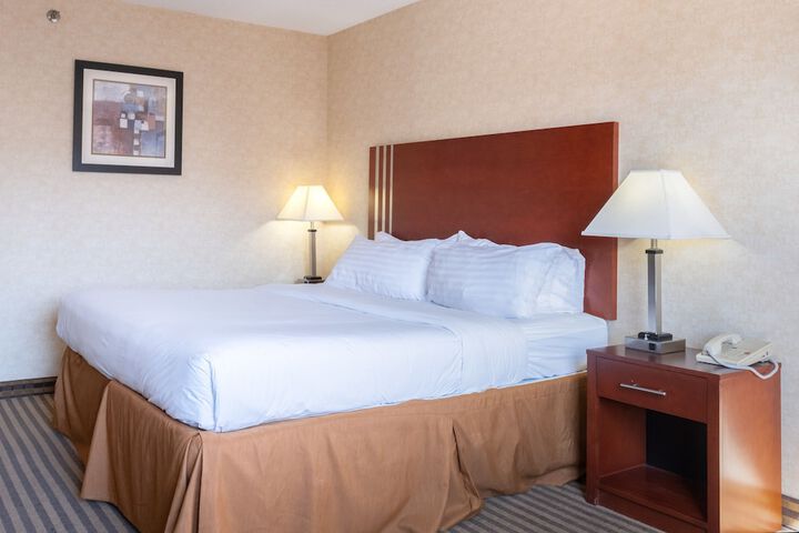Standard King Bed Accessible (1 of 10)