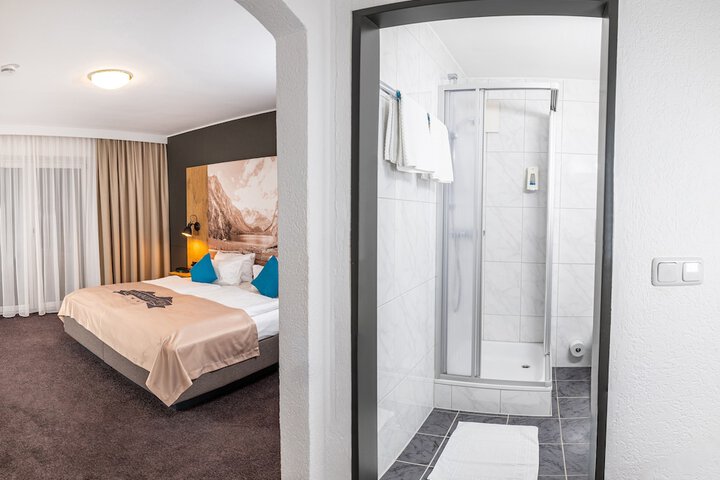 Room 17 of 40
