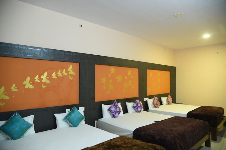 Room 5 of 10