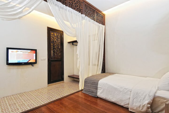 Room 27 of 35