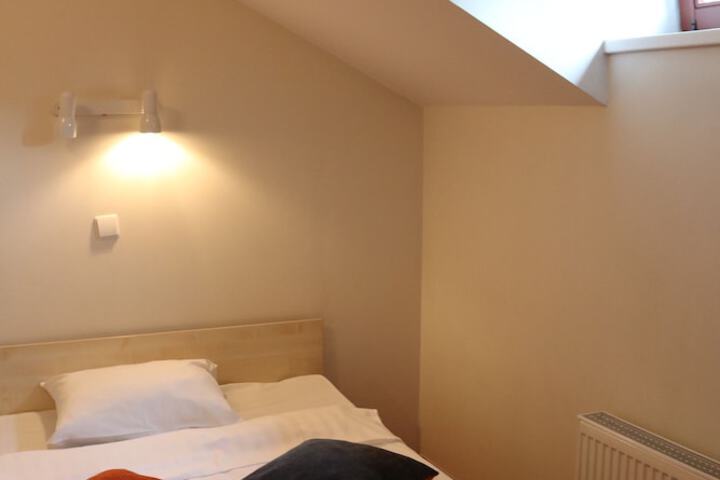 Room 9 of 43