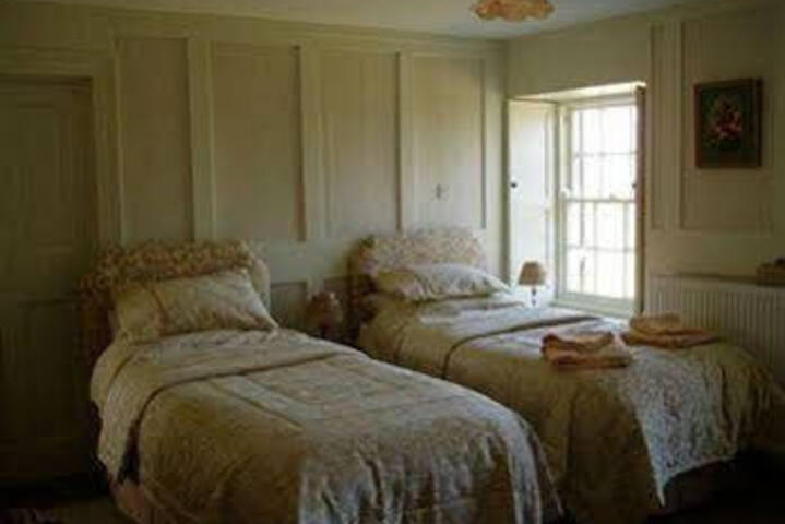 TOR ROYAL BED AND BREAKFAST