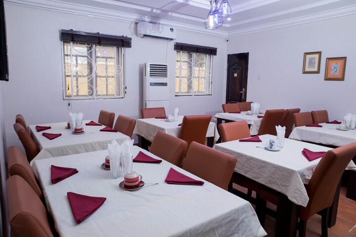 Dining 49 of 82
