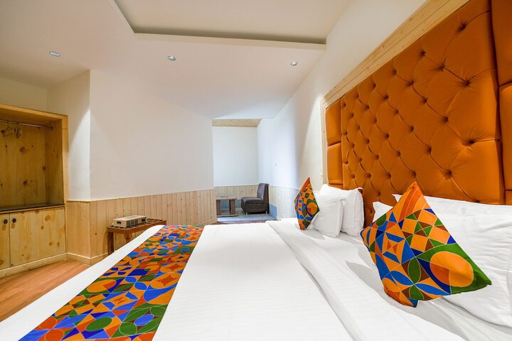Room 11 of 28