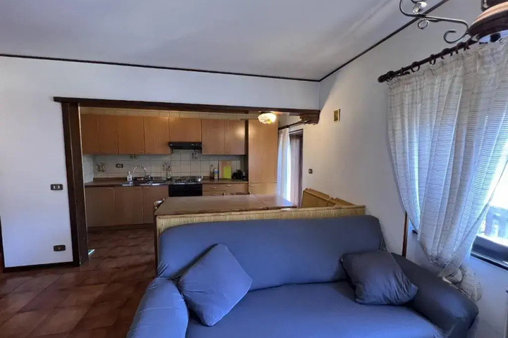 Room 6 of 10