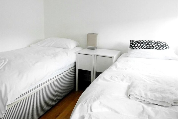 Room 9 of 42