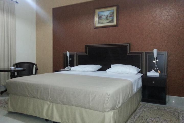 Room 5 of 17