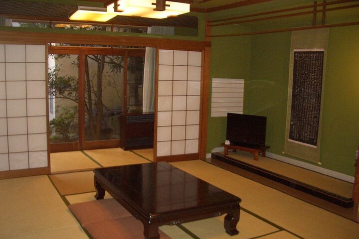 Room 5 of 32