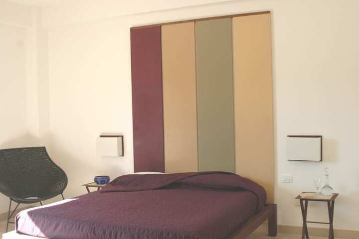 Room 4 of 115