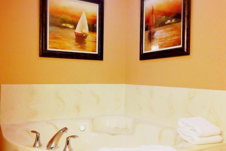 1 Bedroom Queen Bed (9 of 10)