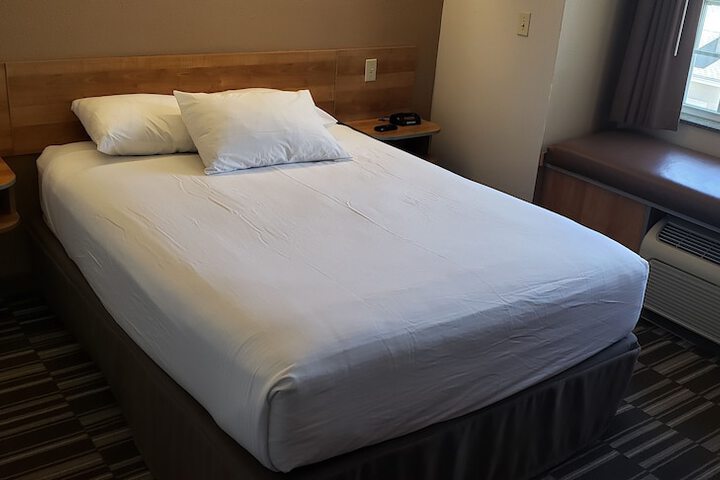 1 Queen Bed (29 of 31)