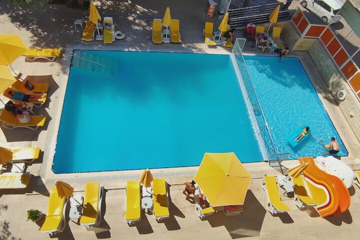 Hotel Pool