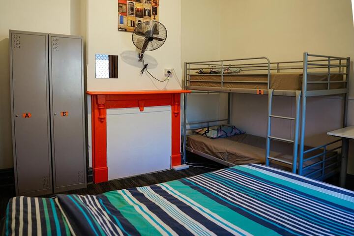 Room 12 of 38