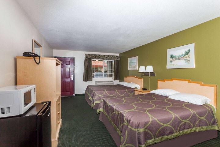 2 Queen Beds (3 of 3)