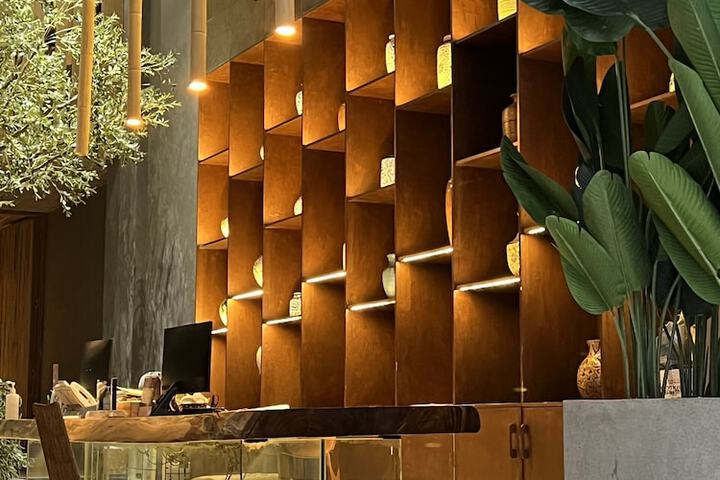 Entrance & Lobby