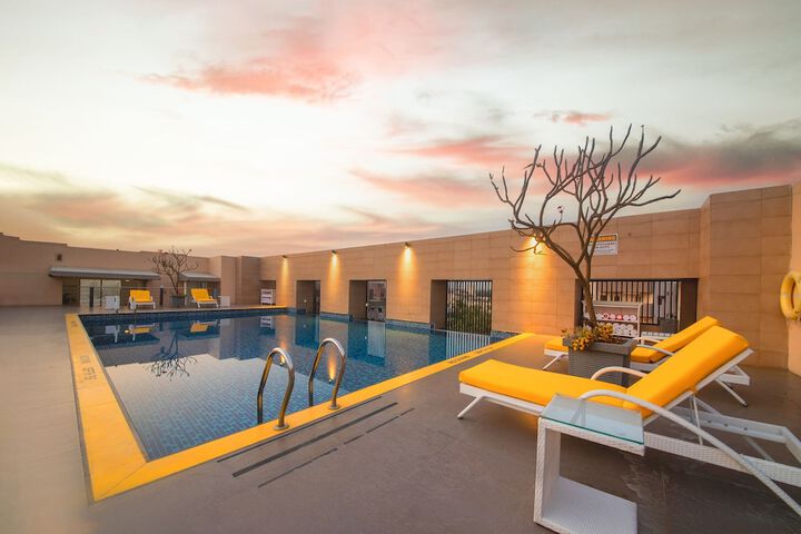 Pool Hotel