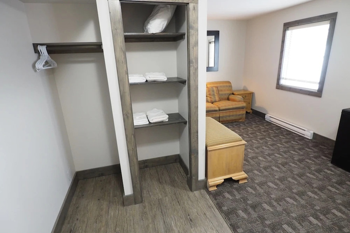 Room 6 of 15