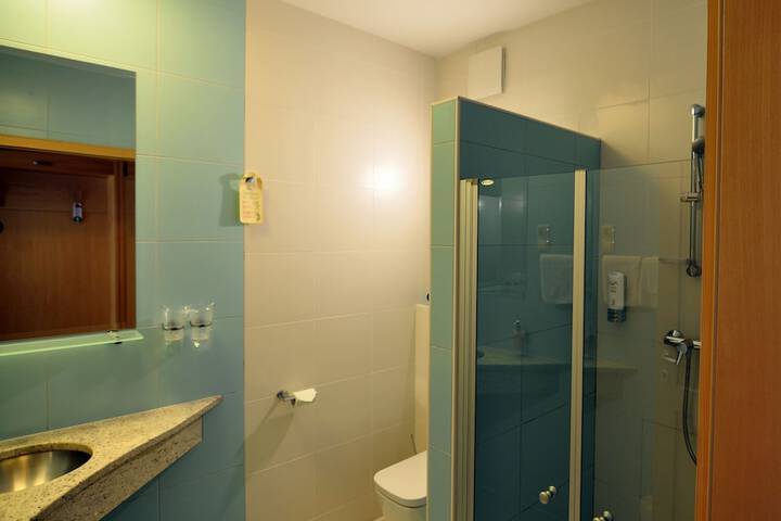 Room 8 of 27