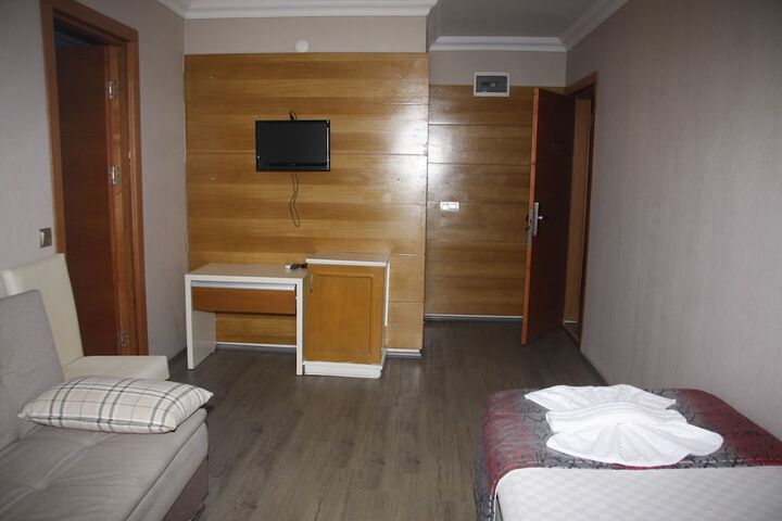 Room 9 of 24